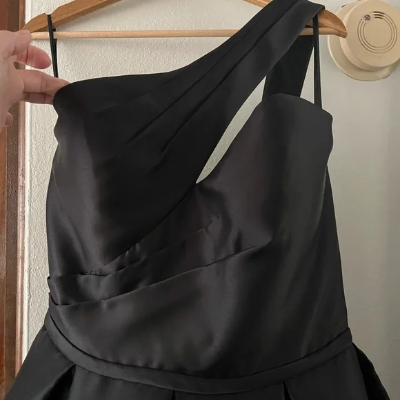 Terani Couture Black and Gold Pleated Tiered Dress - Picture 13 of 16